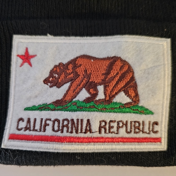 Black “california republic” beanie - Picture 3 of 5